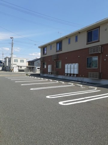 レグルスみなみⅢの駐車場