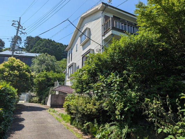 函南町　南箱根ダイヤランドの外観|前面道路含む現地写真