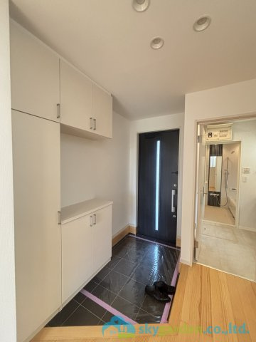 平塚市片岡　中古戸建　の玄関