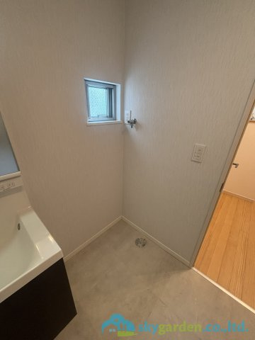 平塚市片岡　中古戸建　のランドリースペース