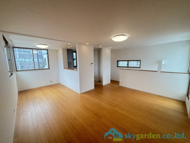 平塚市片岡　中古戸建　の居間・リビング