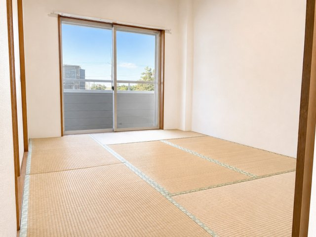 エトワール双葉の和室|陽の光が差し込む和室