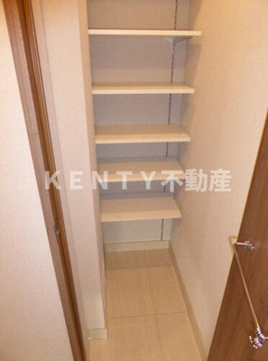 【収納】 | プライムパークス品川シーサイド ザ・タワー | 収納：下足入 ※前回募集時2019年04月の写真     （2019年4月撮影）