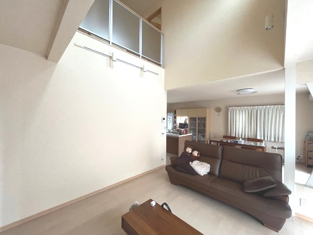 亀山市アイリス町の居間・リビング