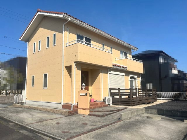 亀山市アイリス町の外観