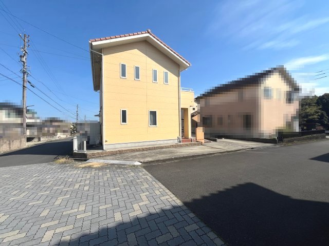 亀山市アイリス町の外観