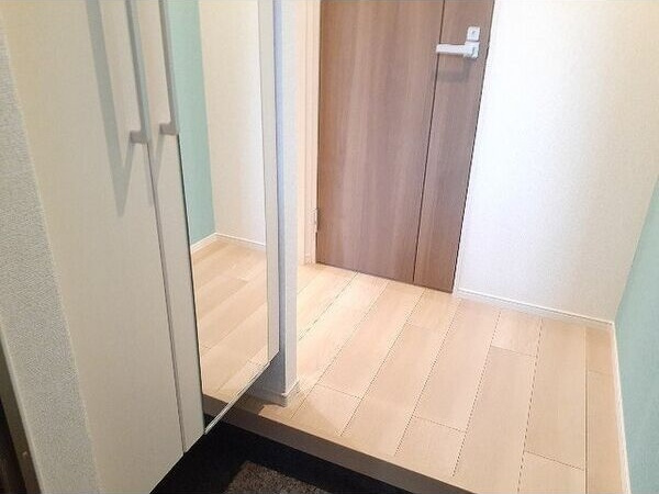 シャローム熱田の玄関|収納のある玄関です