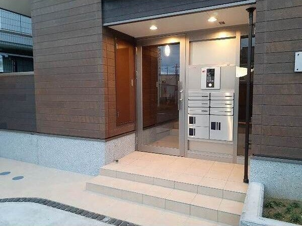 シャローム熱田のエントランス|落ち着いたエントランスです