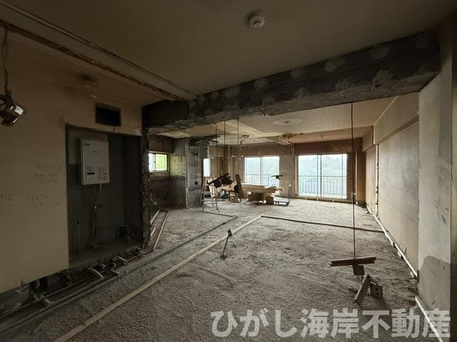 チュリス平塚の居間・リビング|5月28日撮影　新規リフォーム中　17帖　LDK
