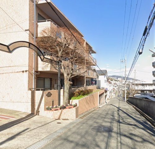 グランドメゾン六甲箕岡の外観|高台に位置しているため景観良好