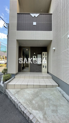 【エントランス】 | プリオール・鶴ヶ峰 | お洒落な建物デザイン♪