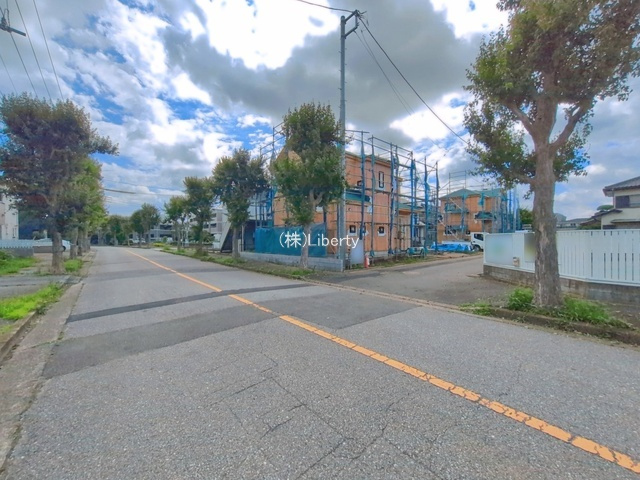 つくば市高野台3丁目　新築戸建　A号棟の前面道路含む現地写真
