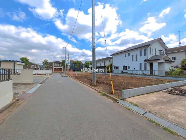 つくば市高野台3丁目　新築戸建　A号棟の前面道路含む現地写真