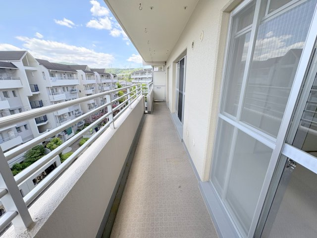 四條畷市田原台７丁目の賃貸マンションのバルコニー