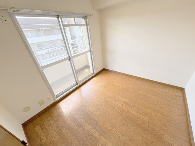 四條畷市田原台７丁目の賃貸マンションの居間・リビング