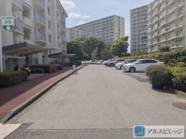 志木ニュータウン中央の森参番街弐号棟の駐車場|駐車場の様子です