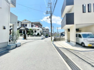 【周辺】 | 豊中市長興寺４丁目 | 現在ご返済中のカーローン・カードローン・教育ローンなどを住宅ローンに一本化したり、家具家電購入費用・引越し費用を住宅ローンと組み合わせるなど、お客さまにメリットの多い住宅ローンのご提案が可能です。