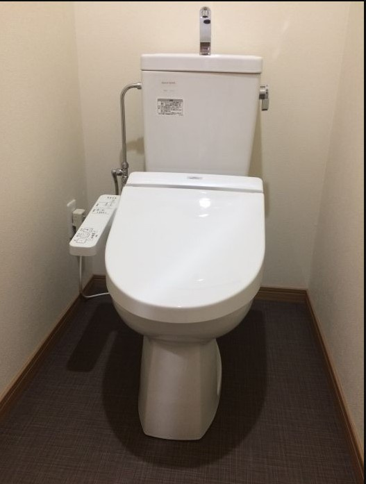 ロイヤルコンフォート渡辺通のトイレ|清潔感のあるトイレです。
