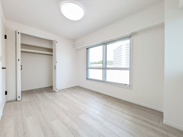 高尾スカイハイツの収納|～収納力の高いクローゼット完備～