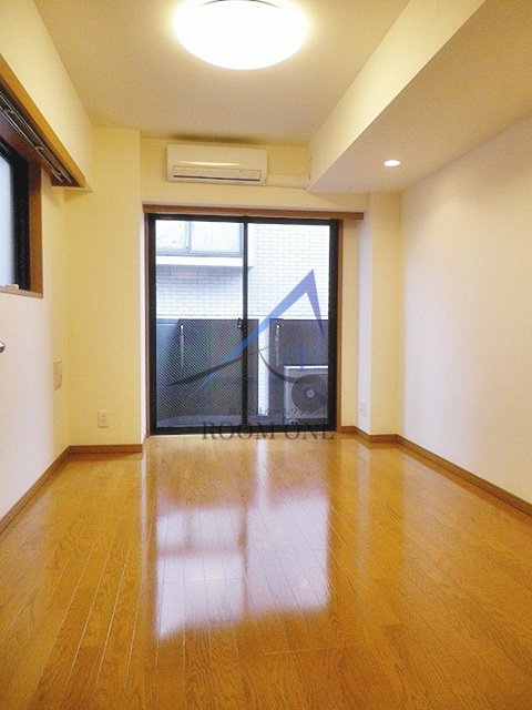 ルーブル西荻窪弐番館の居間・リビング|洋室のお部屋です。