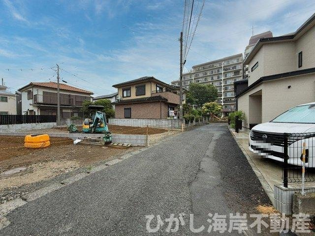 平塚市諏訪町　新築戸建の前面道路含む現地写真|5月28日撮影　建築中　現地外観