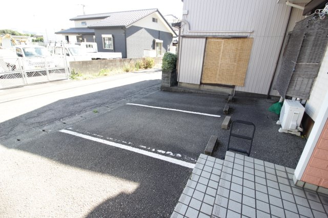 SAKURAの駐車場