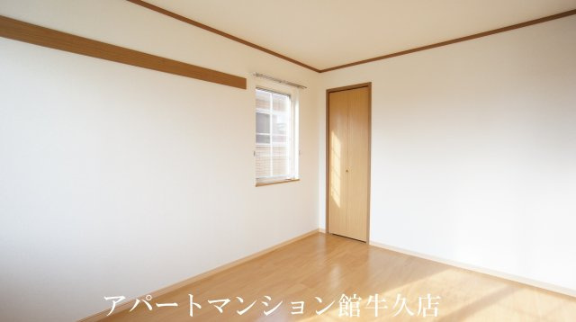 フラワＫの洋室