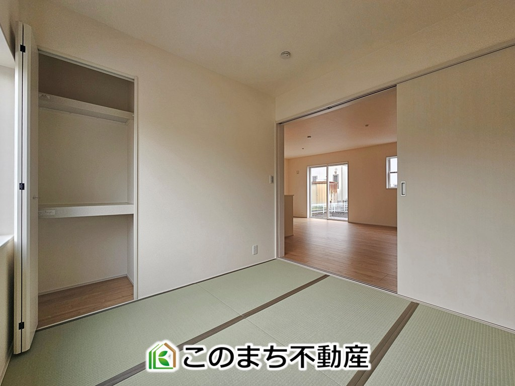 LiveleGarden.S下野市上大領の和室|お子様のお昼寝にも便利な和室です。大きな窓から暖かな日差しが差し込みます♪