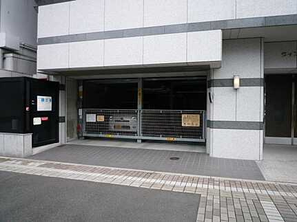 ウイング駅前大通り中央の駐車場