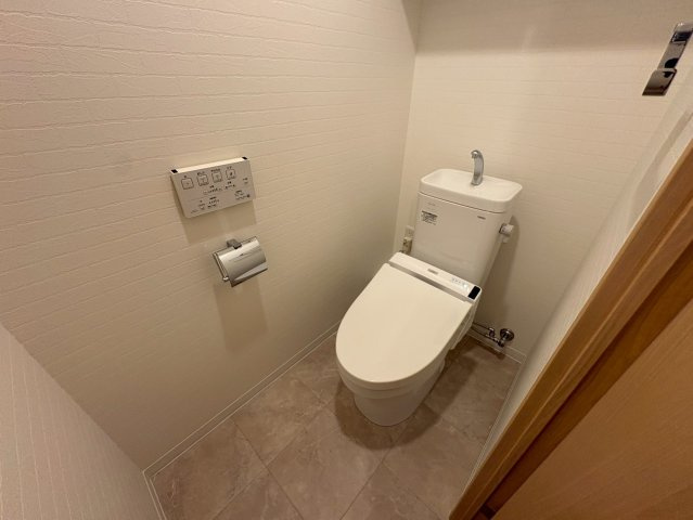 ワコーレ舞子海岸通のトイレ|落ち着いた色調のトイレは腹痛に悩まされる時でも優しく見守ってくれますね♪
