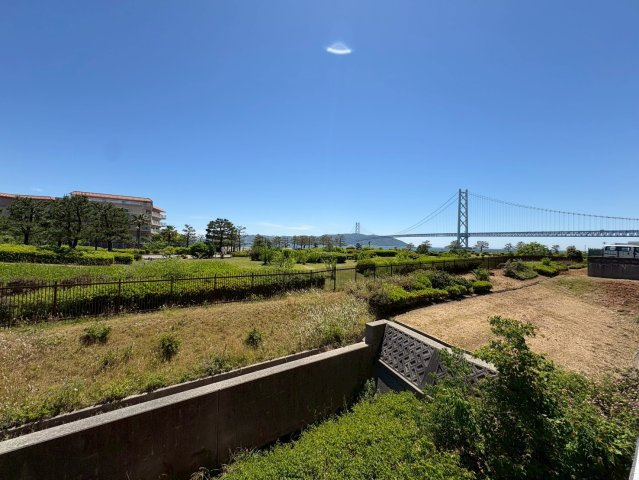 ワコーレ舞子海岸通の展望|バルコニーからの眺望は明石海峡大橋を一望でき、気候のいいシーズンはテラスで乾杯！なんてのもいいですよねぇ！