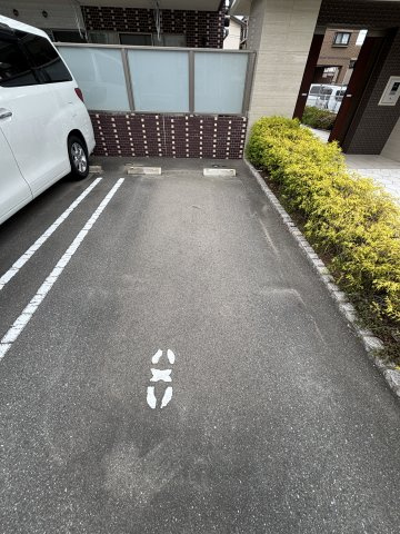 プレア薬師の駐車場