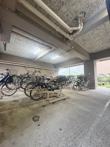 千鳥町アーバンドエルの駐車場