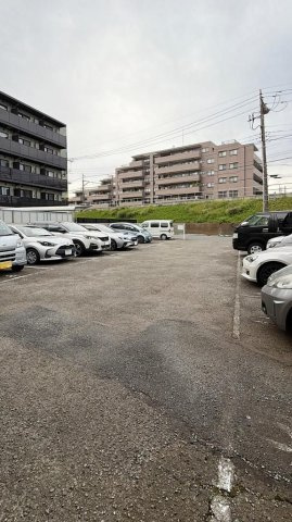 千鳥町アーバンドエルの駐車場