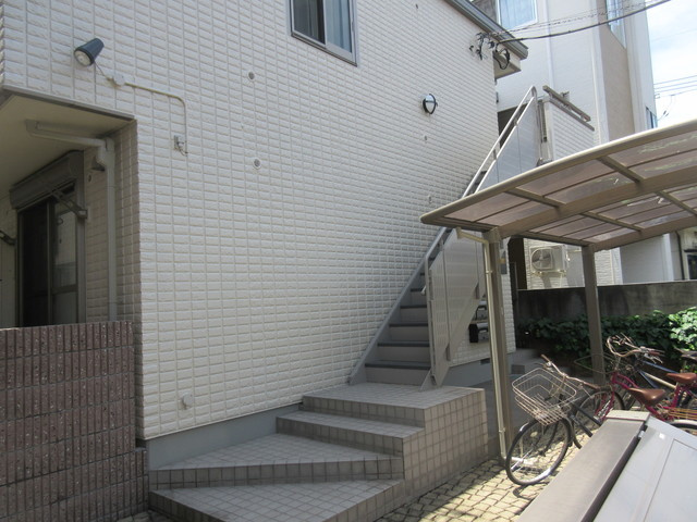 メゾン川島Ⅱのエントランス|ヘーベル版はメンテナンスフリーで長年綺麗な状態を保てます