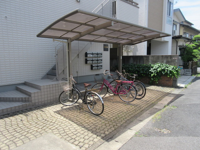 メゾン川島Ⅱのその他共用部分|屋根付き駐輪スペース