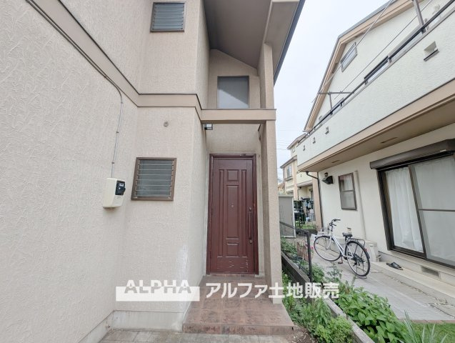 武蔵村山市学園１丁目の中古一戸建の玄関|【Soft Horizon】
◆空とつながる暮らし◆
広がる景色が、心の視界までひらいてくれる。過ごすほどに、毎日の一瞬一瞬が大切に感じられる住まい。