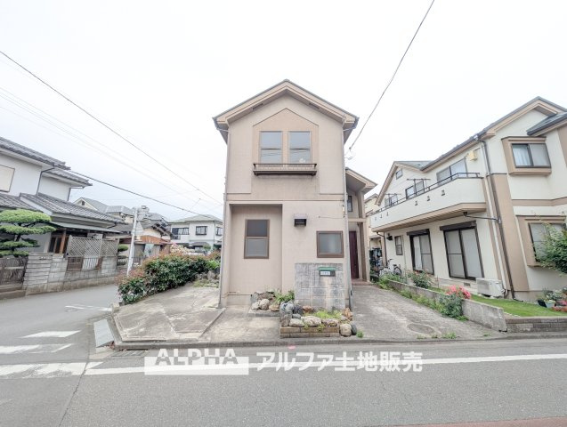 武蔵村山市学園１丁目の中古一戸建の外観|【A warm space】◆心をほどく場所◆
ゆったりとした空間に包まれ、誰かを迎えることが日常になる住まい。
この環境で暮らすうちに、時間の使い方も、人との距離感も変わっていく。