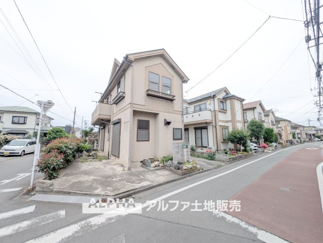 武蔵村山市学園１丁目の中古一戸建の外観|【A cozy space】◆余白のある暮らし◆
人を招いても、ひとりで過ごしても心地よい住空間。
温もりを感じるこの場所が、暮らしの輪郭をやさしく描いていく。