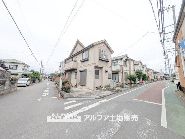 武蔵村山市学園１丁目の中古一戸建の前面道路含む現地写真|【clear the mind】◆暮らしが整う空間◆
ゆとりのある住空間と、どこか安心感のある佇まい。
ここで過ごす日々が、自分たちらしい暮らしへと自然に導いてくれる。