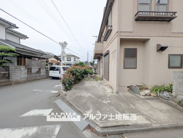 武蔵村山市学園１丁目の中古一戸建の前面道路含む現地写真|【Calm Days】
◆穏やかな日常へ◆
やわらかな光に包まれた空間が、忙しさを静かにほどいていく。ここで重ねる時間が、暮らしの輪郭を少しずつ整えていく。
