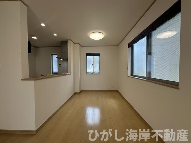 茅ヶ崎市甘沼　中古戸建のダイニング|新規リフォーム完了！　17.9帖　LDK