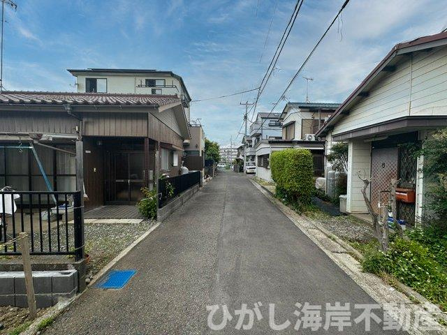 茅ヶ崎市円蔵2丁目  　新築戸建の前面道路含む現地写真|5月29日撮影　建築前　現地外観