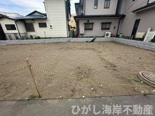 茅ヶ崎市中海岸　新築戸建　全３棟の駐車場|5月29日撮影　建築前　現地外観