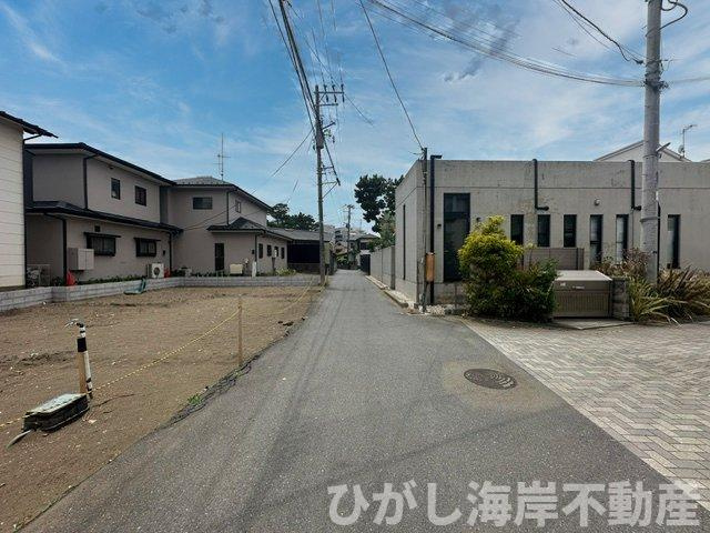 茅ヶ崎市中海岸　新築戸建　全３棟の前面道路含む現地写真|5月29日撮影　建築前　現地外観