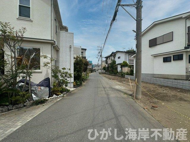 茅ヶ崎市中海岸　新築戸建　全３棟の前面道路含む現地写真|5月29日撮影　建築前　現地外観