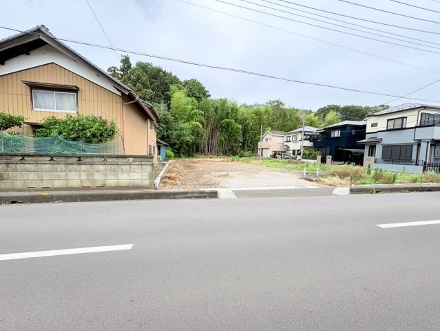 川越市天沼新田　建築条件なし売地　東武東上線『鶴ヶ島駅』徒歩11分　【名細小学区】の前面道路含む現地写真