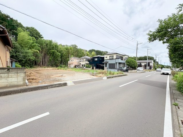 川越市天沼新田　建築条件なし売地　東武東上線『鶴ヶ島駅』徒歩11分　【名細小学区】の前面道路含む現地写真
