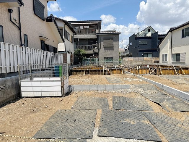 【外観】 | 川越市稲荷町　新築一戸建住宅　全2棟　（ふじみ野店） | 1号棟
カースペースは間口が広く駐車ラクラク！