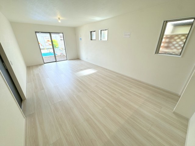 【居間・リビング】 | 川越市稲荷町　新築一戸建住宅　全2棟　（ふじみ野店） | LDK20帖以上